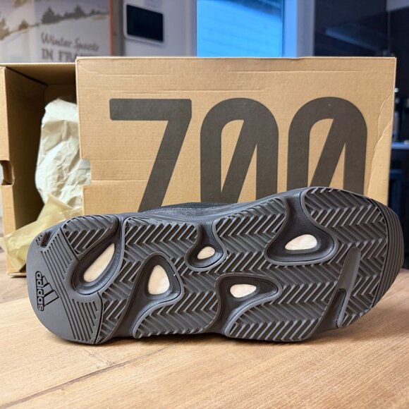 Adidas Yeezy Boost 700 V2 Vanta Black – Size 11 – NEW IN BOX